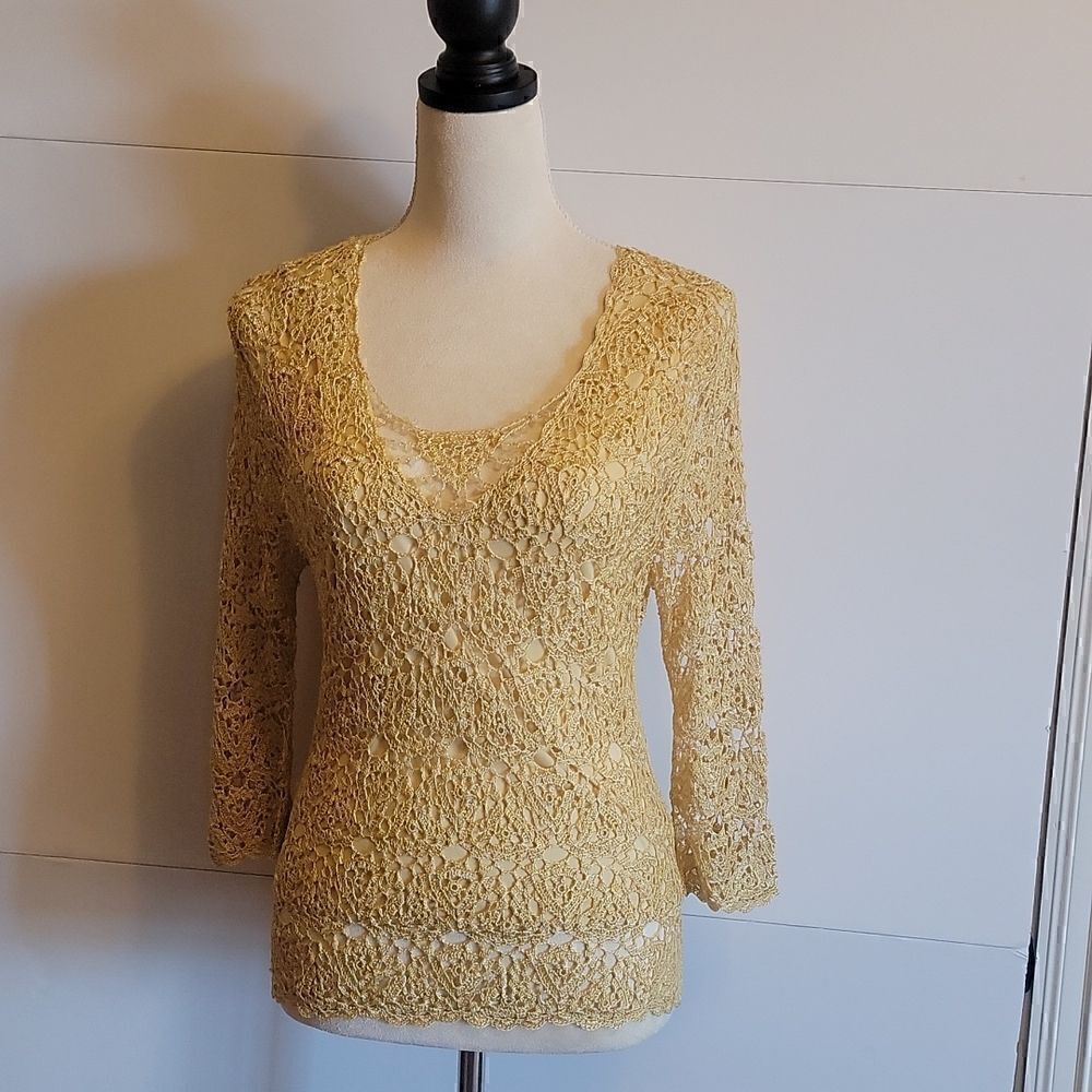 Emma James Yellow Silky Chrochet  Top. 3/4 inch Sleeve, Beaded In Front Size 6 .